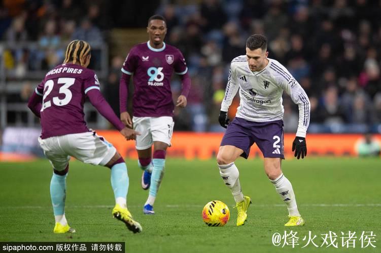 英超-舍什科梅开二度海文乌龙 曼联与伯恩利2-2握手言和 英超-舍什科梅开二度海文乌龙 曼联与伯恩利2-2握手言和