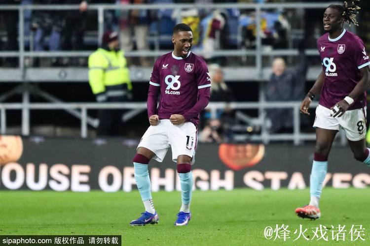 英超-舍什科梅开二度海文乌龙 曼联与伯恩利2-2握手言和 英超-舍什科梅开二度海文乌龙 曼联与伯恩利2-2握手言和